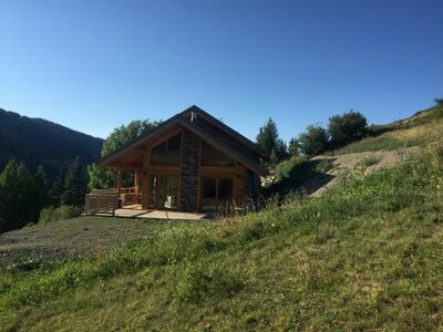 chalet ossature bois hautes alpes - extérieur vu de loin